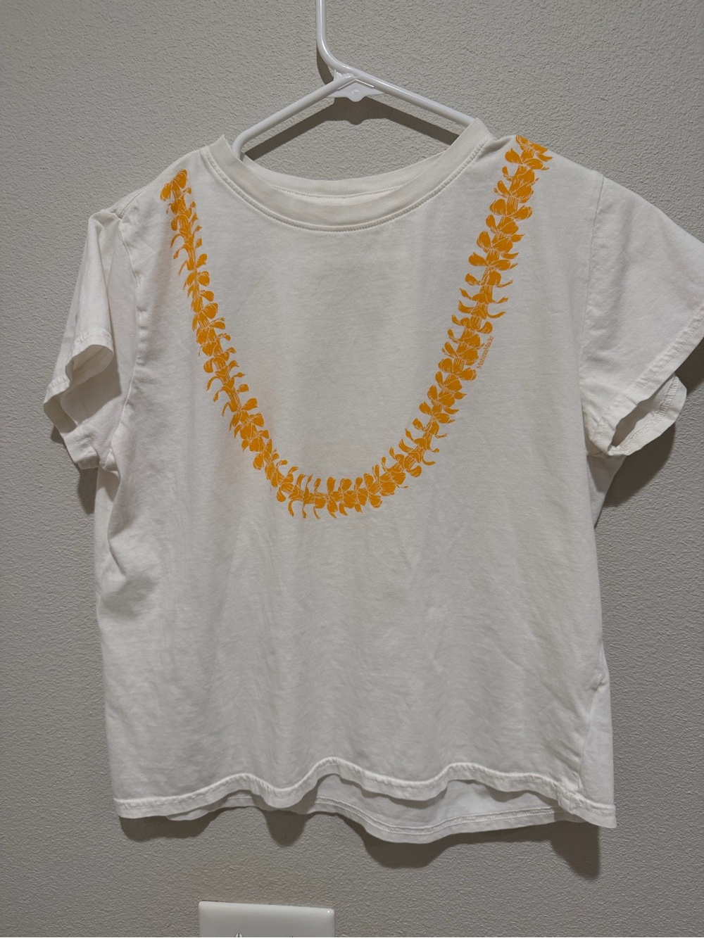MahinaMade Tee with Puakenikeni Lei